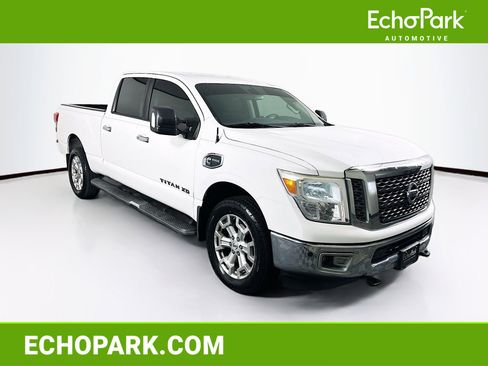 Used 2018 Nissan Titan SV w/ SV Convenience Package image 1