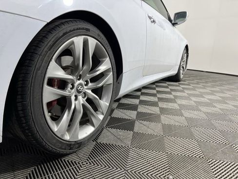 Used 2015 Hyundai Genesis 3.8 image 5