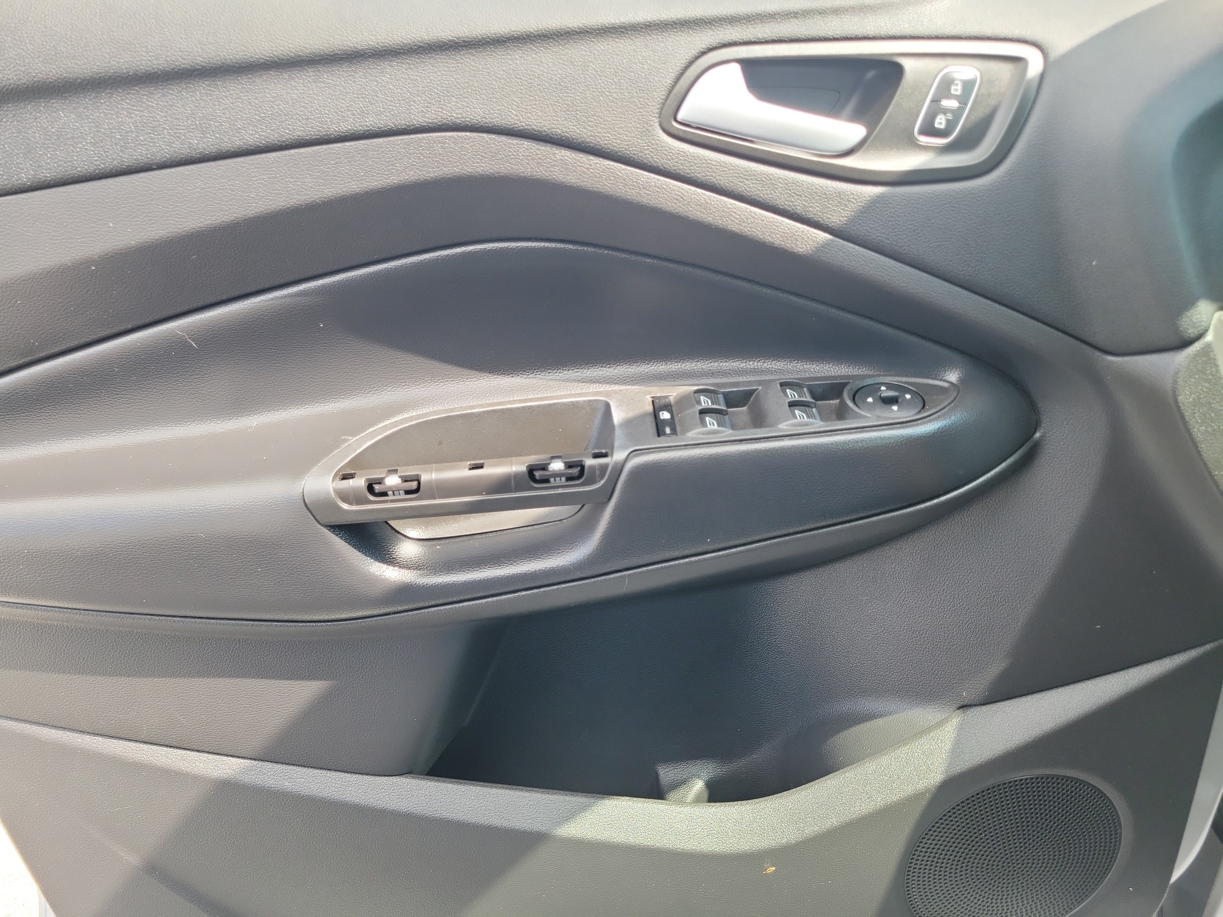 Used 2019 Ford Escape SE FWD image 32