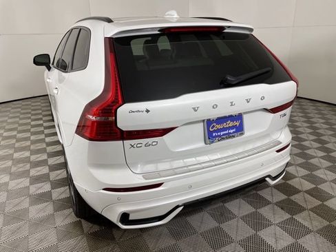 Certified 2025 Volvo XC60 T8 Plus w/ Protection Package Premier AWD/4WD image 9