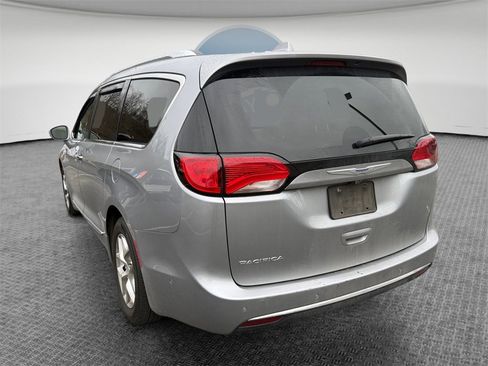 Used 2020 Chrysler Pacifica Touring-L Plus w/ Tire & Wheel Group image 6