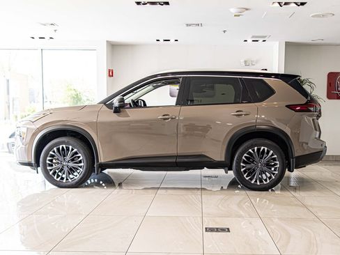 Used 2025 Nissan Rogue SL w/ Tech Package AWD/4WD image 6