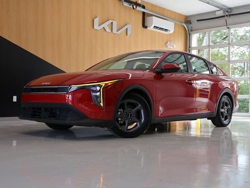 New 2025 Kia K4 LXS image 1