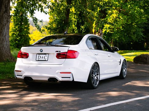 Used 2017 BMW M3 RWD image 11