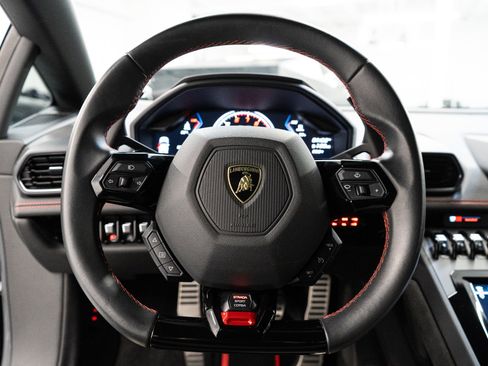 Used 2020 Lamborghini Huracan EVO image 16