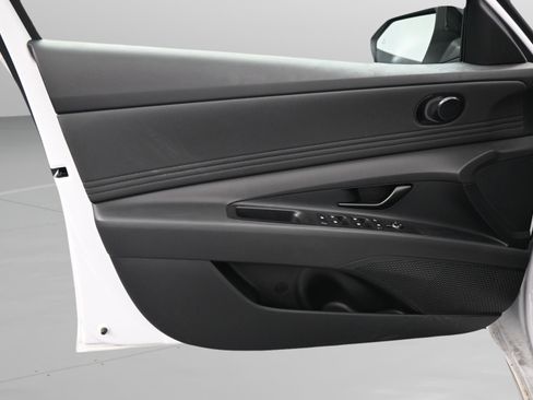 Used 2025 Hyundai Elantra Sport FWD image 32