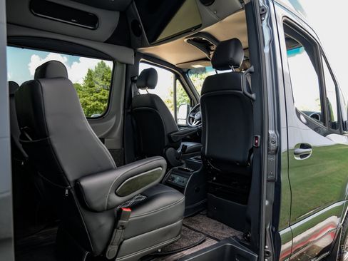 Used 2023 Mercedes-Benz Sprinter 2500 image 63