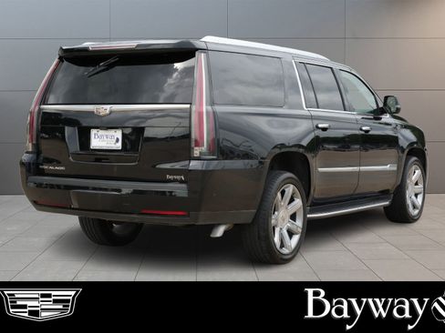 Used 2020 Cadillac Escalade ESV Luxury AWD/4WD image 4