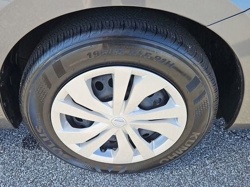 Used 2025 Nissan Versa S image 12