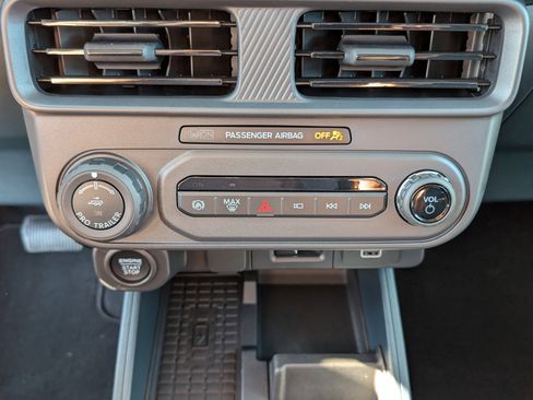 New 2025 Ford Maverick Lariat w/ Black Appearance Package image 26