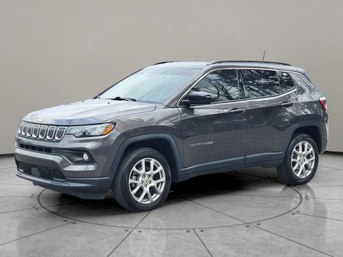 Certified 2022 Jeep Compass Latitude image 3