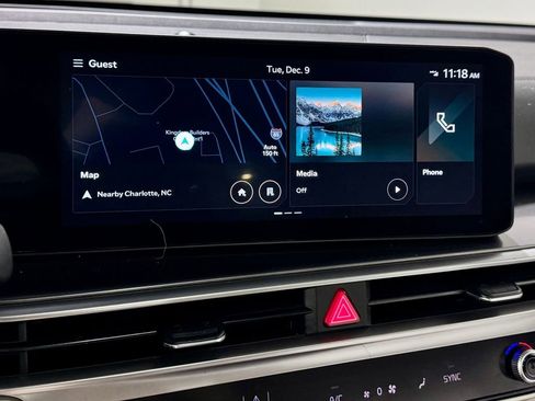 Used 2024 Kia Sorento EX w/ Panoramic Sunroof Package image 18