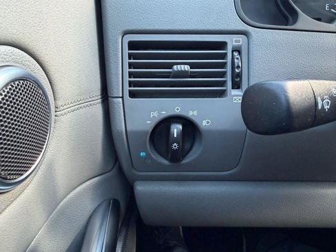 Used 2005 Chrysler Crossfire Limited RWD image 22