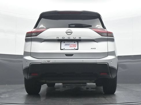 Used 2025 Nissan Rogue SV AWD/4WD image 29