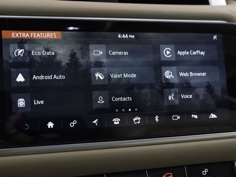 Used 2020 Land Rover Range Rover Sport SE image 35