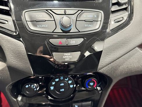 Used 2014 Ford Fiesta SE w/ Equipment Group 201B image 13