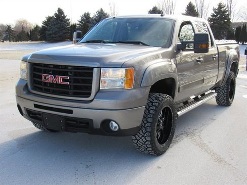 Used 2009 GMC Sierra 2500 SLE w/ Convenience Package image 4