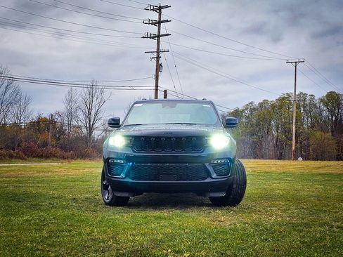 New 2025 Jeep Grand Cherokee Limited image 9