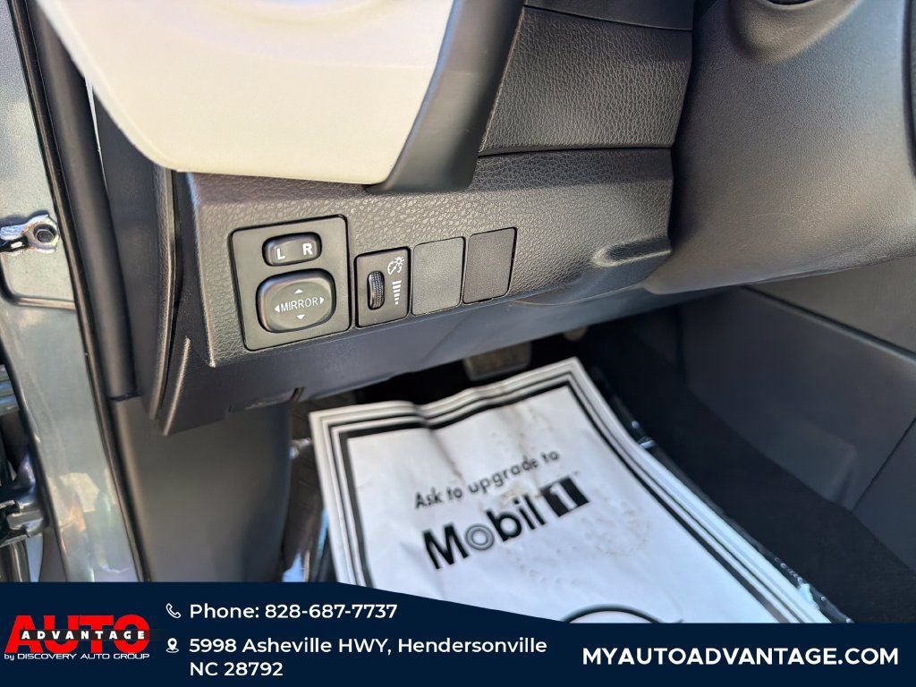 Used 2018 Toyota Corolla LE FWD image 11