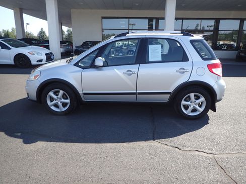 Used 2008 Suzuki SX4 AWD Hatchback w/ Touring Pkg image 2