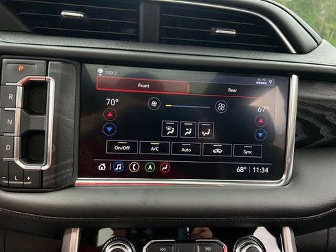 Used 2021 GMC Yukon XL Denali w/ Denali Premium Package image 28