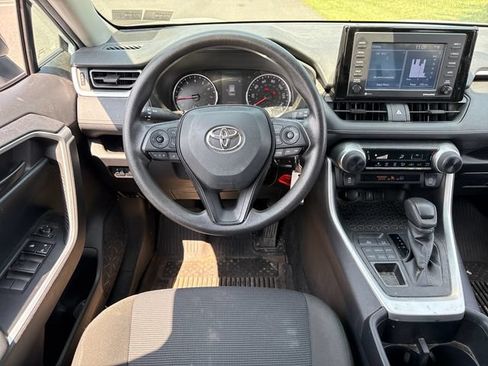 Used 2022 Toyota RAV4 LE AWD/4WD image 18