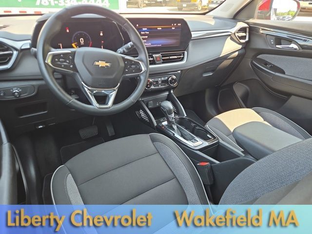 Used 2025 Chevrolet TrailBlazer LT w/ Convenience Package AWD/4WD image 21