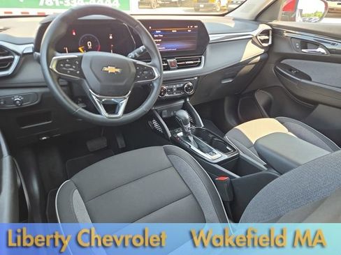 Used 2025 Chevrolet TrailBlazer LT w/ Convenience Package AWD/4WD image 21