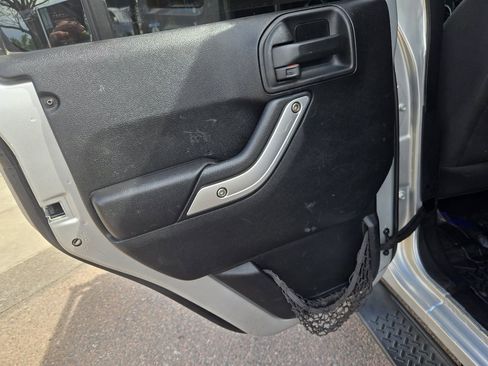 Used 2012 Jeep Wrangler Unlimited Sahara w/ Connectivity Group AWD/4WD image 19