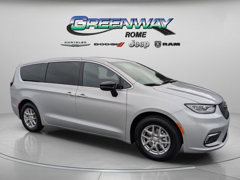 New 2026 Chrysler Pacifica Select image 2