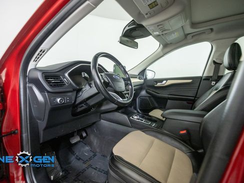 Used 2021 Ford Escape Titanium w/ Titanium Elite Package AWD/4WD image 10