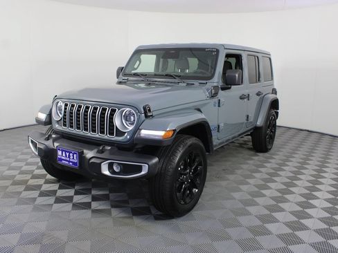 Used 2025 Jeep Wrangler Unlimited Sahara w/ Safety Group AWD/4WD image 20
