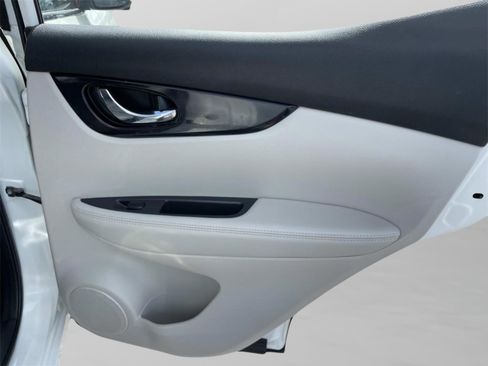 Used 2019 Nissan Rogue Sport SL w/ Premium Package image 29