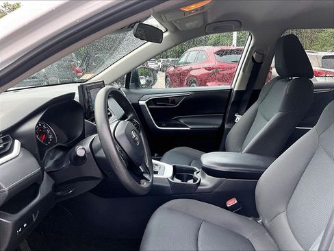 Used 2021 Toyota RAV4 LE AWD/4WD image 4