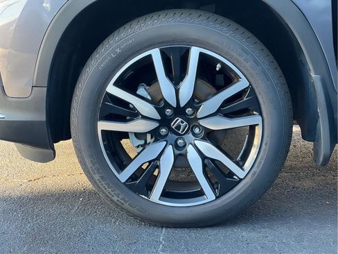 Used 2021 Honda Pilot Elite image 31