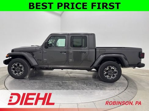 New 2026 Jeep Gladiator Sahara image 4