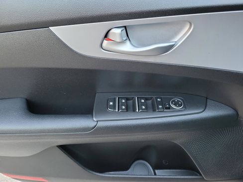 Certified 2023 Kia Forte LXS w/ LXS Technology Package FWD image 12