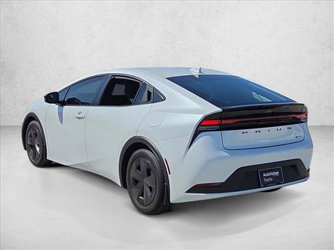 Used 2024 Toyota Prius LE FWD image 7