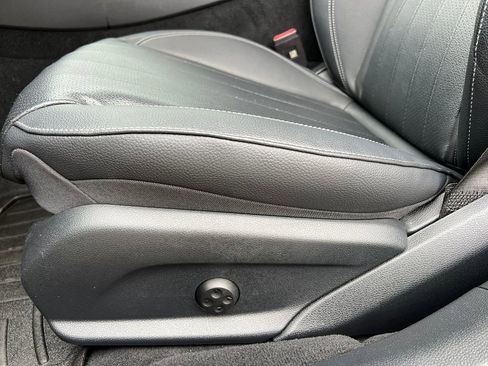 Used 2023 Mercedes-Benz E 350 4MATIC Sedan image 11