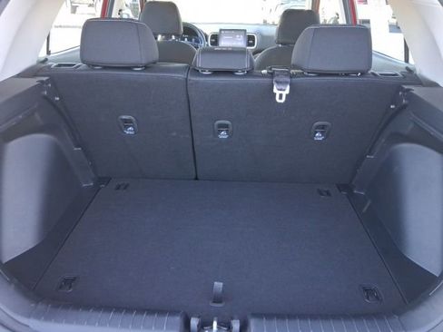 Used 2025 Hyundai Venue SEL image 7