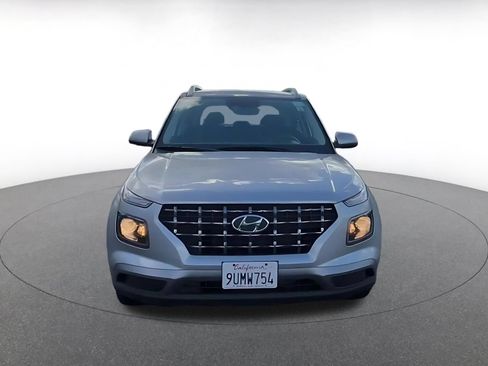 Used 2025 Hyundai Venue SEL FWD image 4