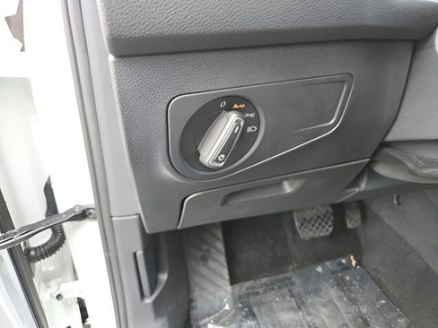 Used 2023 Volkswagen Tiguan SE w/ Panoramic Sunroof Package image 13