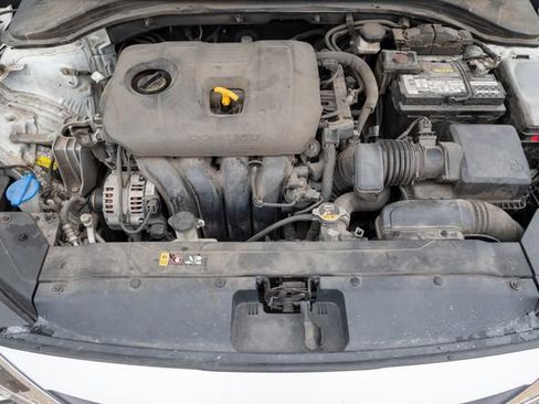 Used 2020 Hyundai Elantra SE w/ Cargo Package (C1) FWD image 3