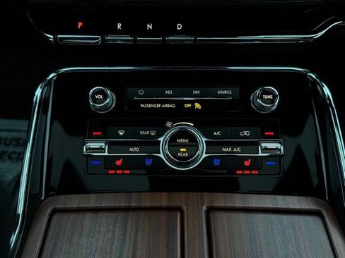 Used 2020 Lincoln Navigator L Reserve w/ Equipment Group 208A Reserve image 38