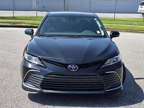 Used 2022 Toyota Camry LE FWD image 2