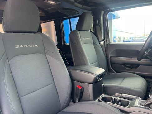 Used 2018 Jeep Wrangler Unlimited Sahara image 27