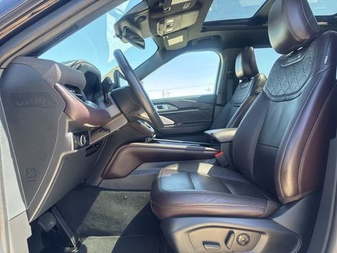 Used 2025 Ford Explorer Platinum w/ LUX Leather Package AWD/4WD image 2