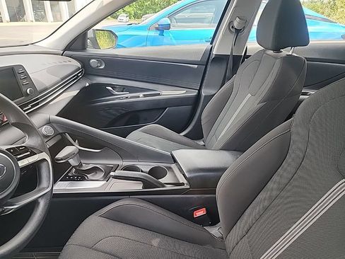 Used 2021 Hyundai Elantra SE FWD image 10