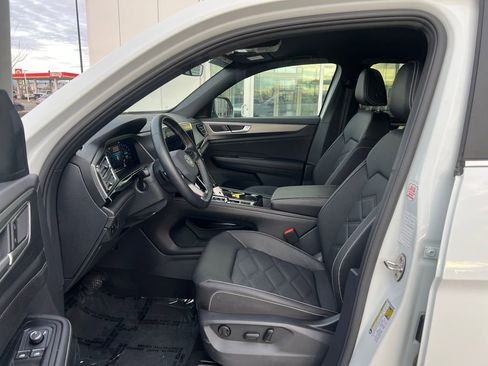 Certified 2025 Volkswagen Atlas Cross Sport SE image 11