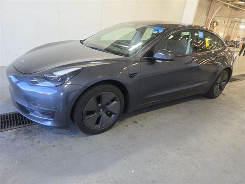 Used 2023 Tesla Model 3 Standard Range image 3